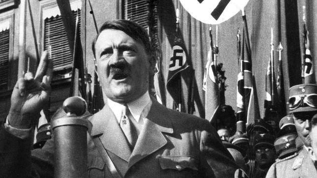 Adolf Hitler durante un discurso