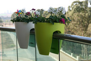 [Image: greenbo_modern_balcony_planters_1.jpg]