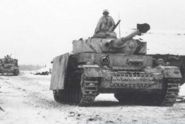 Panzers IV del 2º SS Panzer Regiment, Das Reich, en la población de Baraque de Fraiture. 23 de diciembre de 1944
