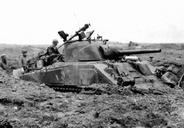 Un Sherman de la 3ª División Blindada en una posición defensiva cerca de Palenberg. 10 octubre 1944