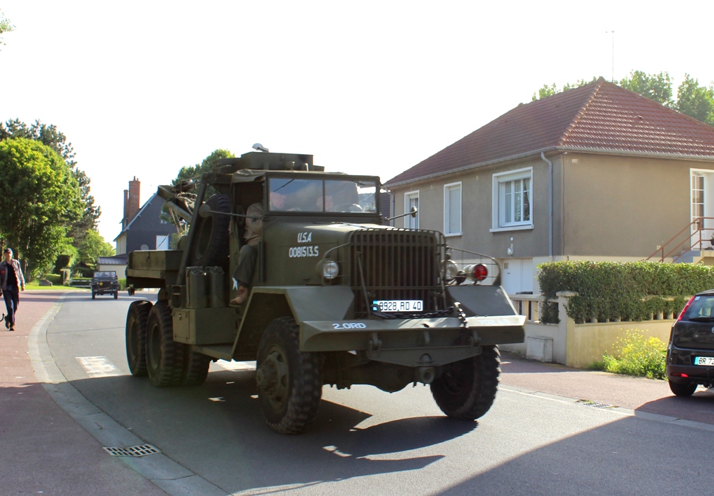 Exposición de vehículos militares y de la LCVP o Lancha Higgins PA30-4