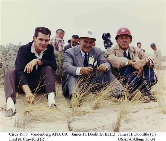 James H. Doolittle III, James H. Doolittle y Fred N. Crawford en Vandenberg, California alrededor de 1958