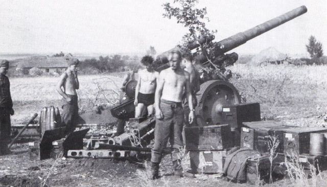 Artillería alemana del 9º Ejército abriendo fuego sobre las posiciones soviéticas