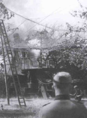 Obús Krupp Gamma de 420 mm disparando proyectiles de 1 tonelada. El Gamma fué utilizado por el Batallón de Artillería Pesada 800 para bombardear las posiciones francesas en el Sarre