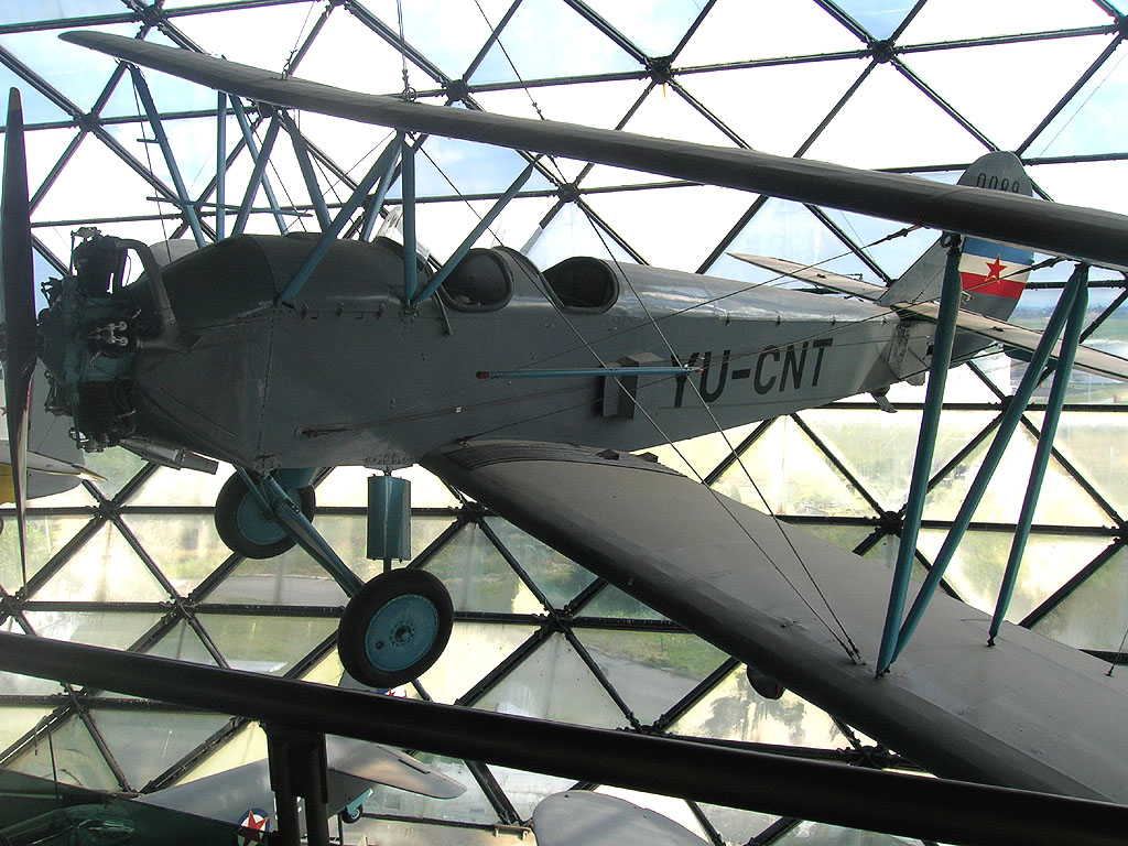 Polikarpov Po-2 está en exhibición en el Muzej Vazduhoplovstva en Belgrado, Serbia