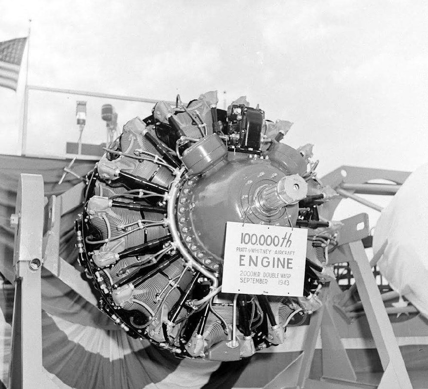 Celebración de la construcción del motor numero 100.000 por las fabricas Pratt y Whitney, septiembre de 1943