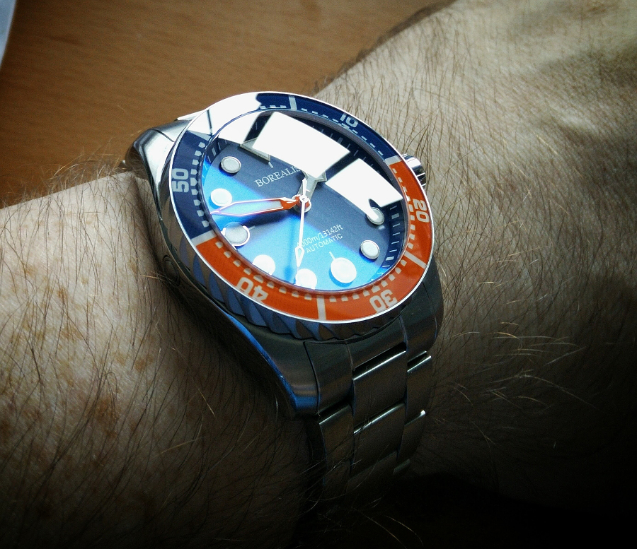 micro brand diver